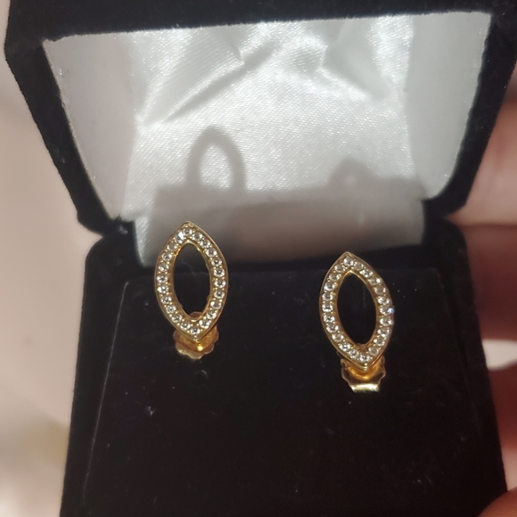 Earings 14k solid gold with real diamonds Pawnable at any pawnshops. - Picture 3 of 4